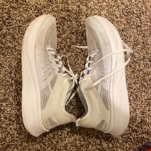 White Nike zoom fly